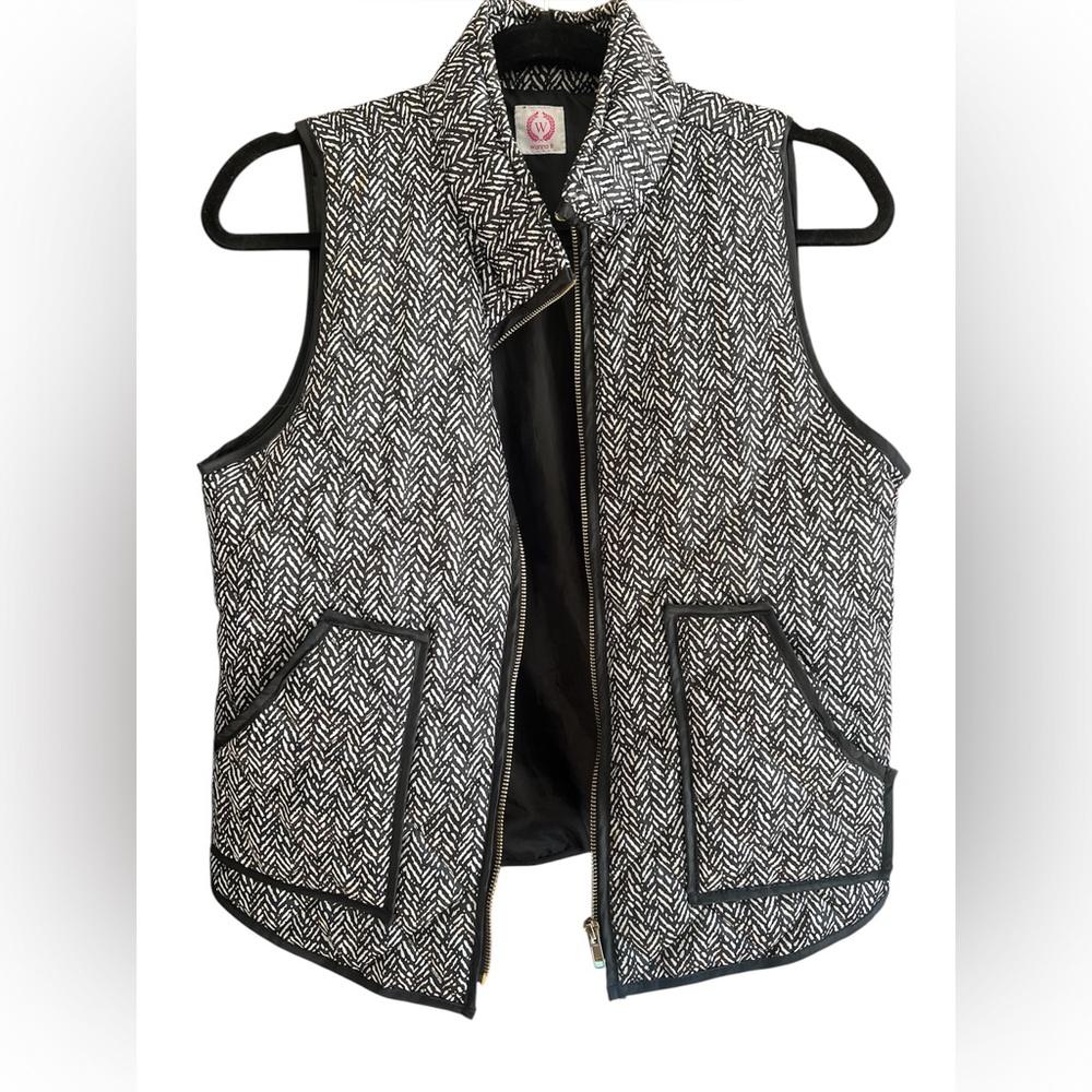 Wanna B Black and White Zip up Vest